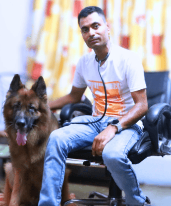 abhijit Sil is the medical assistant at PawsLove Kennel